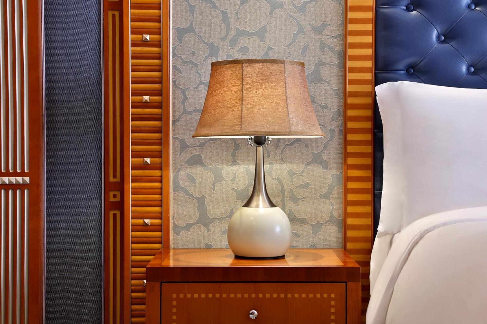 The Ritz-Carlton Jeddah Hotel Ngoại thất bức ảnh A table lamp