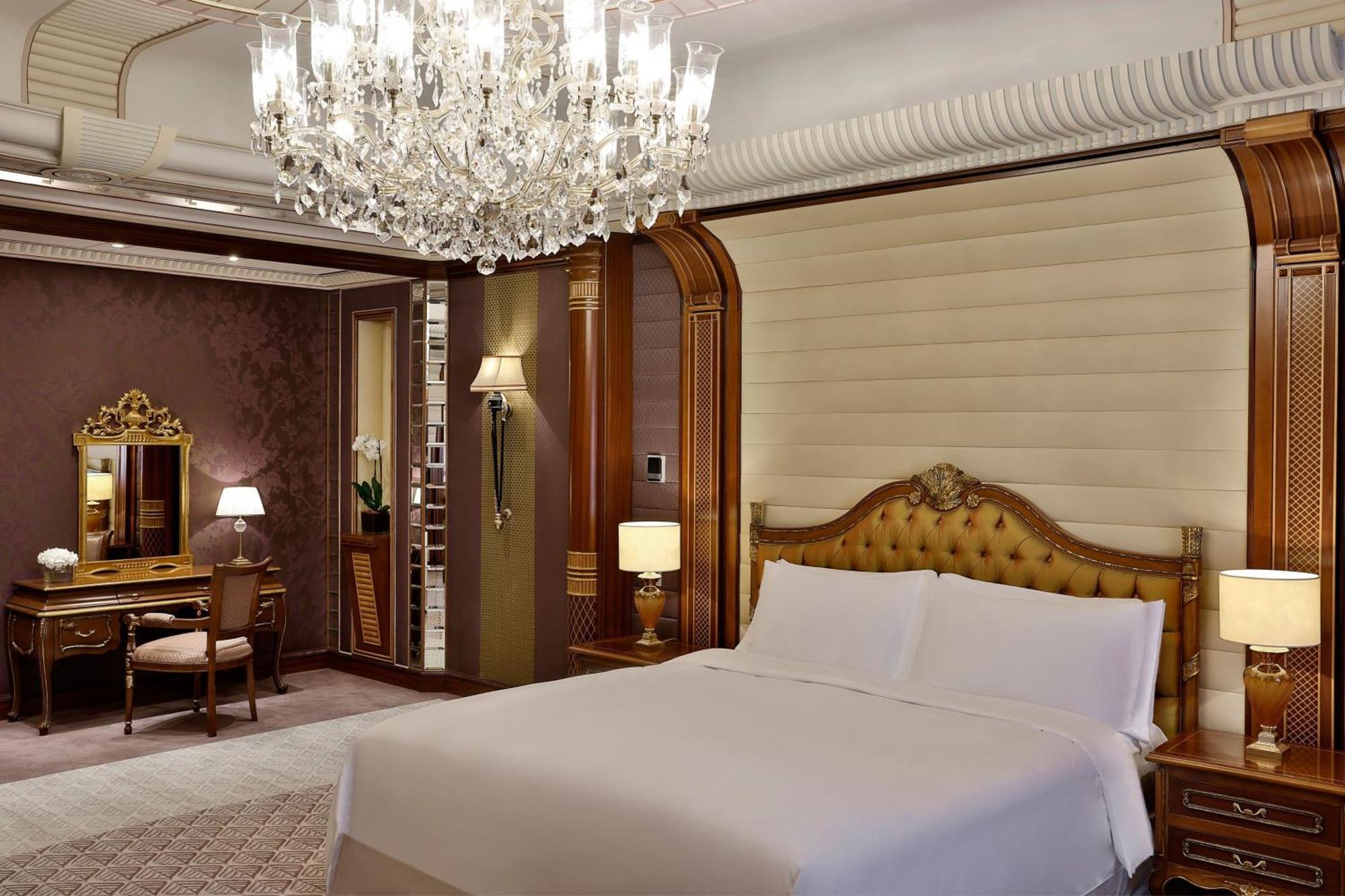 The Ritz-Carlton Jeddah Hotel Ngoại thất bức ảnh A bedroom at the Four Seasons Hotel