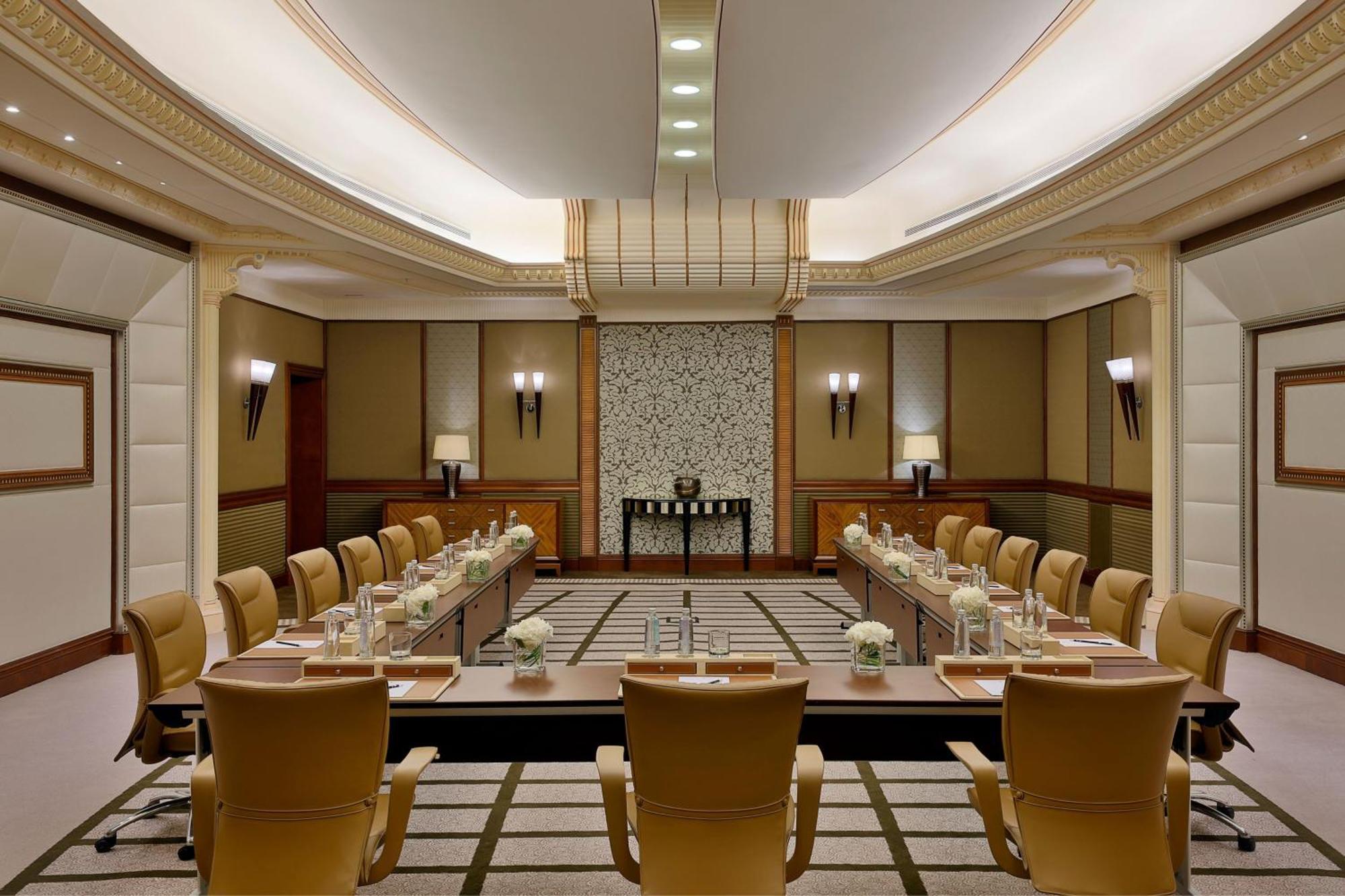 The Ritz-Carlton Jeddah Hotel Ngoại thất bức ảnh The meeting room