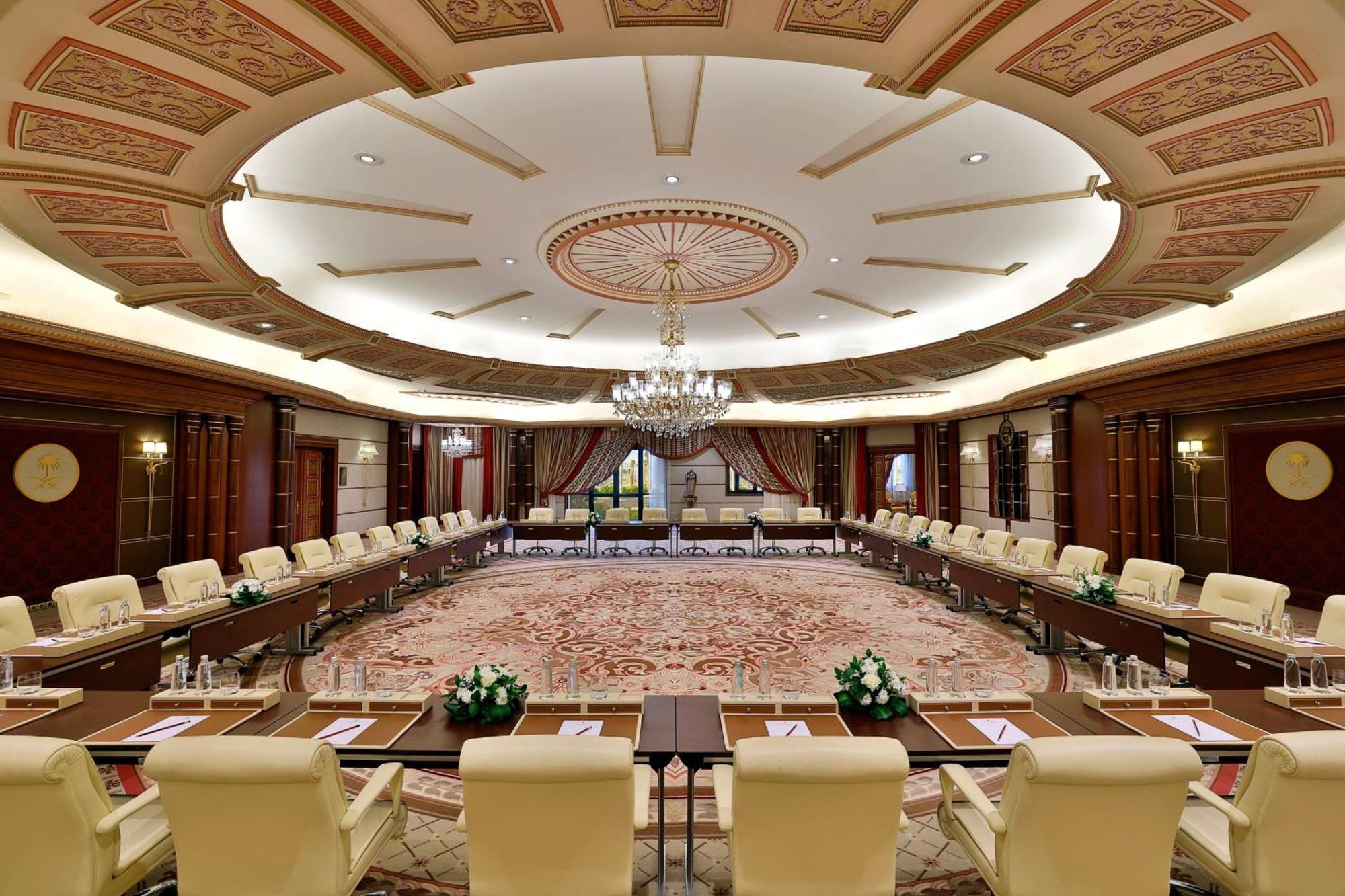 The Ritz-Carlton Jeddah Hotel Ngoại thất bức ảnh The meeting room of the National Assembly