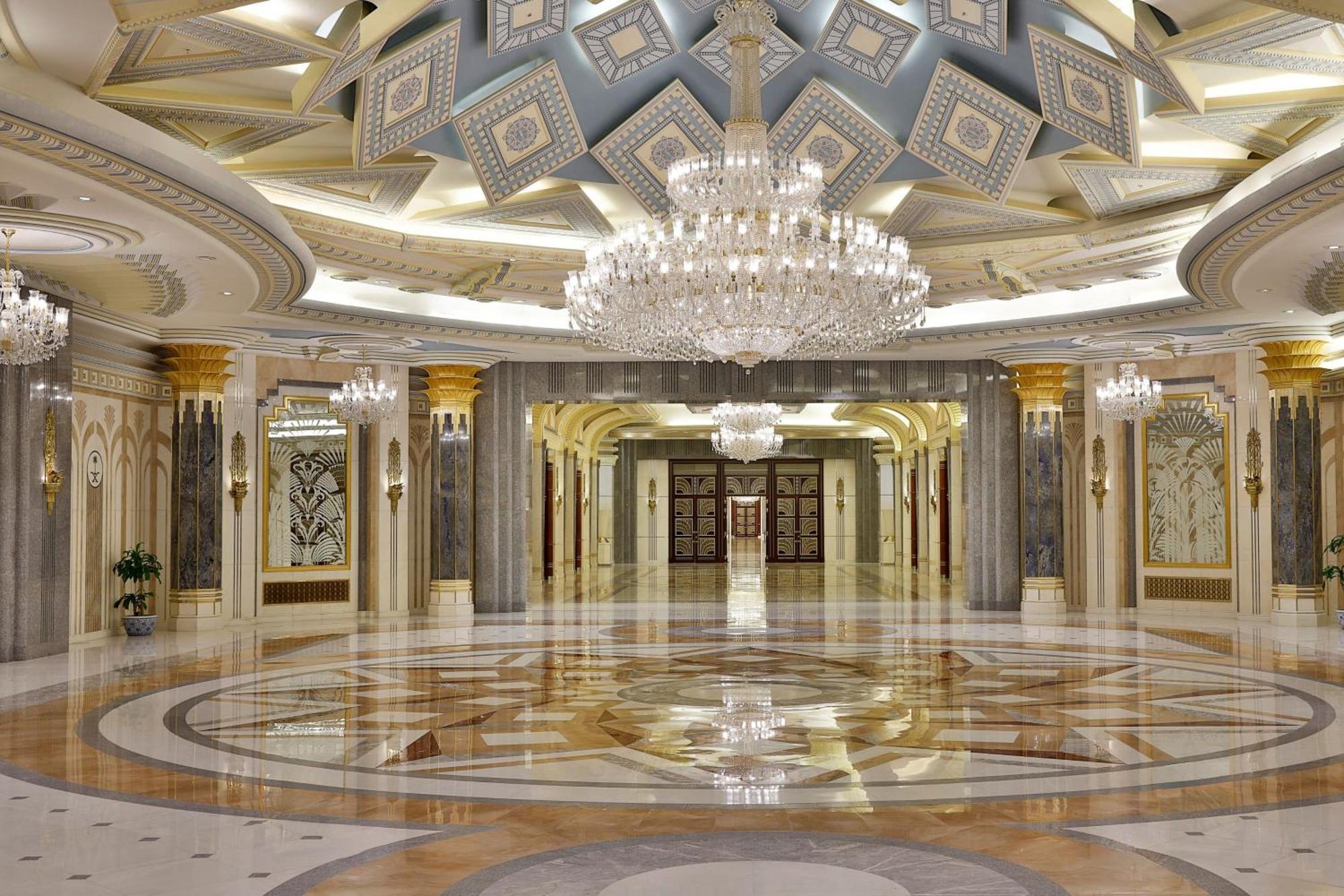 The Ritz-Carlton Jeddah Hotel Ngoại thất bức ảnh The lobby of the hotel